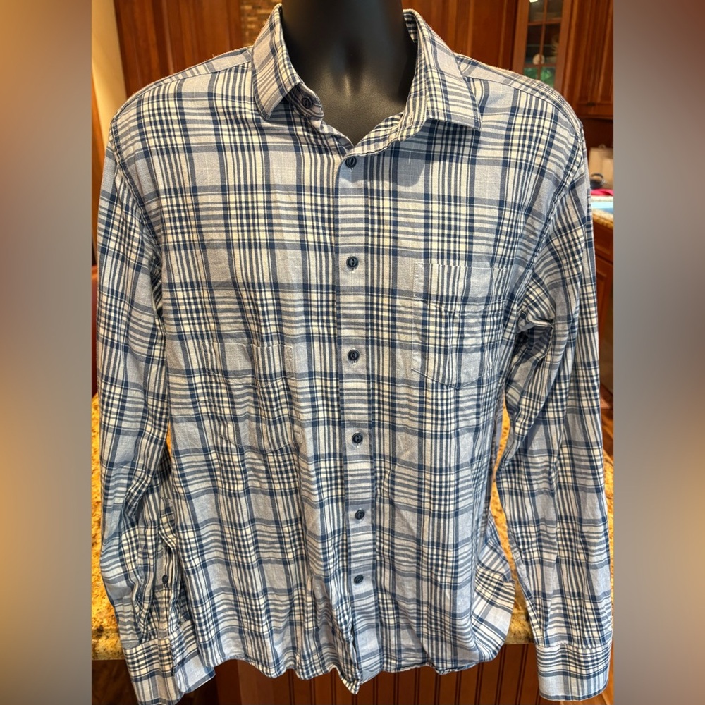 UNTUCKit Men's‎ button front shirt. Sharp Navy and White Plaid with logo. Large